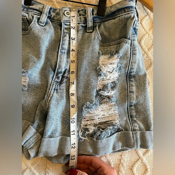 Hollister Curvy Mom Short Lighter Wash Size 0 or 24W - Picture 2 of 11